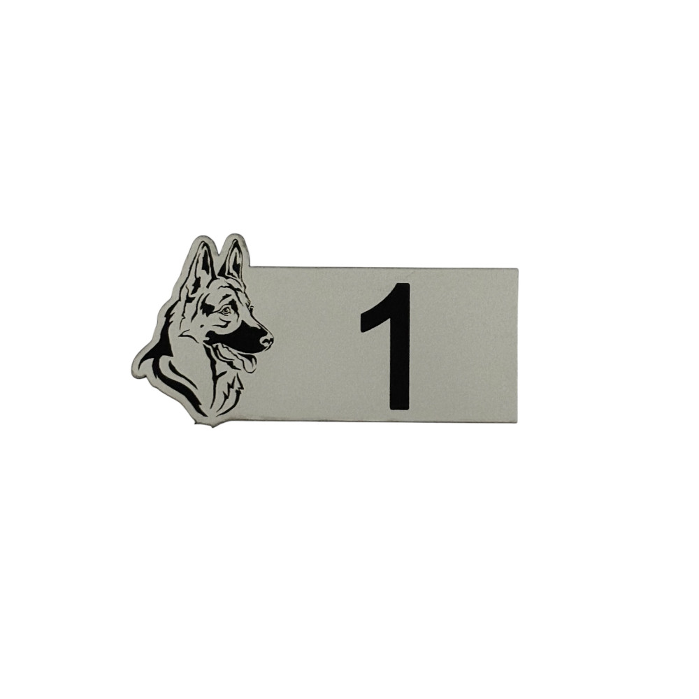 Numéro de boite aux lettres avec une forme de chien