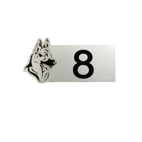 Numéro de boite aux lettres avec une forme de chien