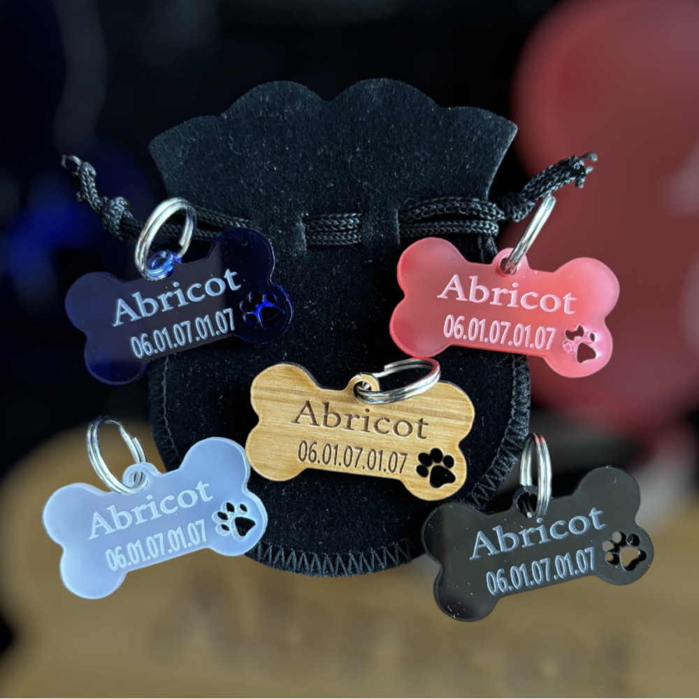Médaillon pour chien en plexiglas blanc à personnaliser
