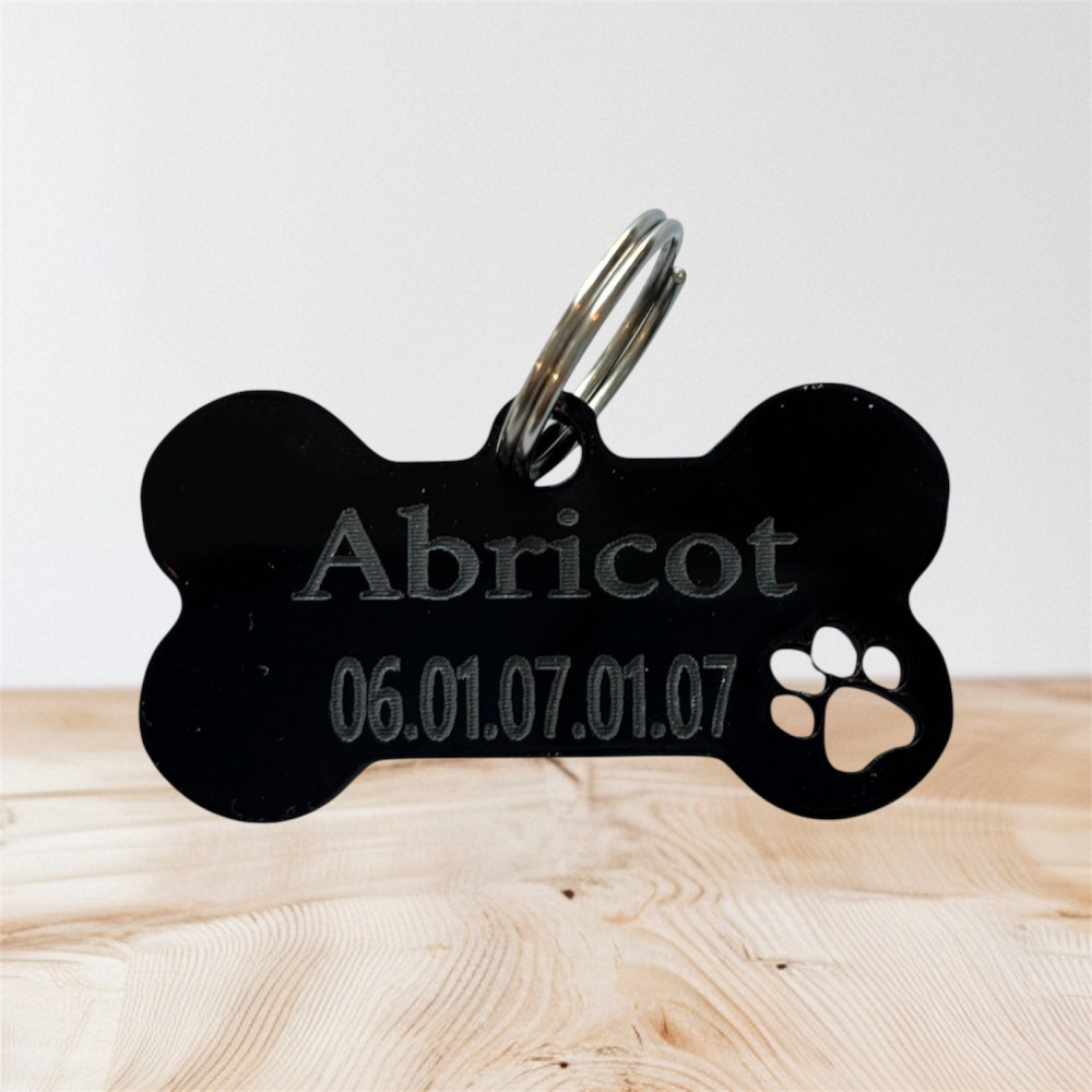 Médaillon pour chien en plexiglas noir à personnaliser
