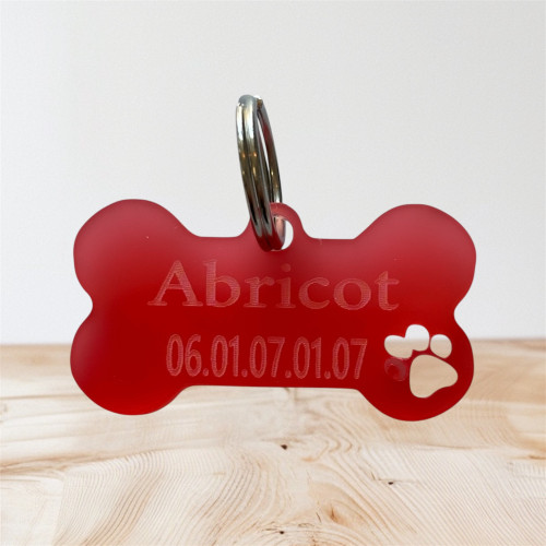 Médaillon pour chien en plexiglas rouge à personnaliser